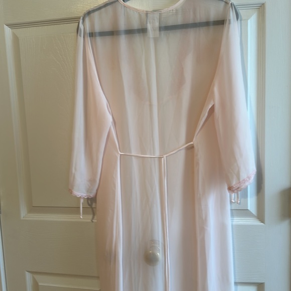 One  piece sheer Robe - Picture 4 of 8